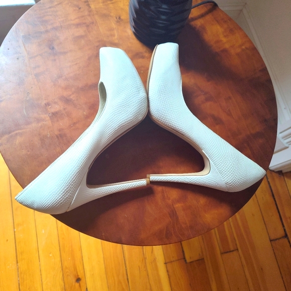 BCBGENERATION Parade sky high pump in faux white snake leather - Picture 4 of 6